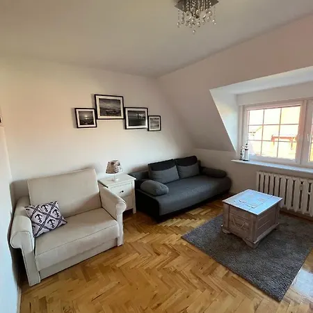 Kolobrzeska Mansarda, Narutowicza 8