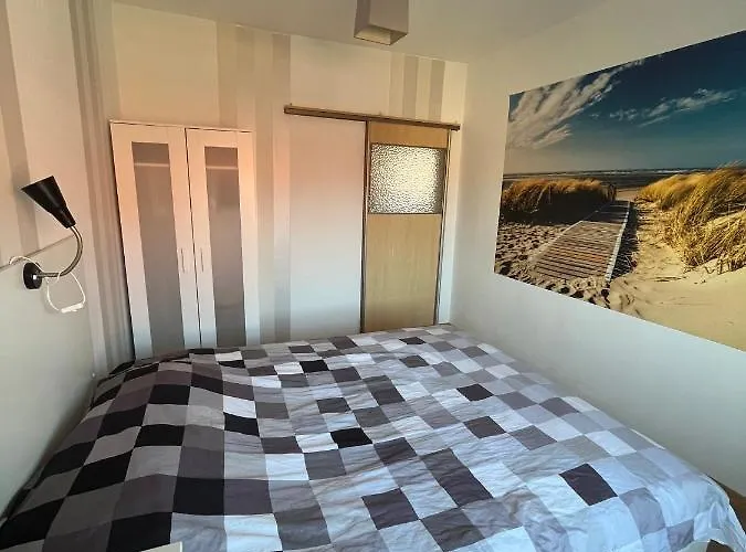 Kolobrzeska Mansarda, Narutowicza 8 *