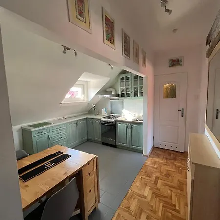 Kolobrzeska Mansarda, Narutowicza 8 Apartment *